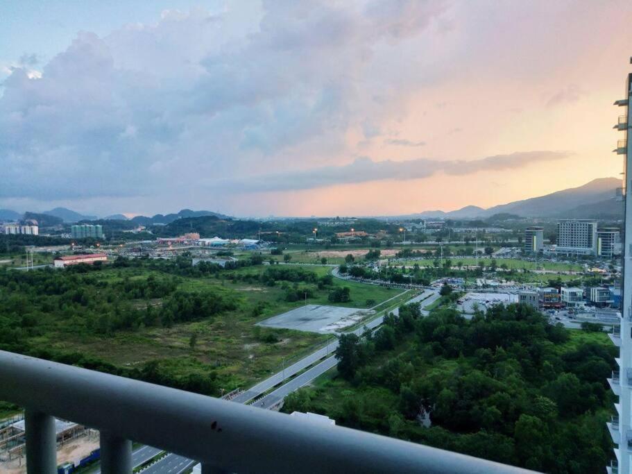 Luxurious Homestay 3Br With Pool Meru Ipoh 8 Pax Exterior photo